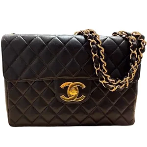 CHANEL Classic Maxi Flap Bag